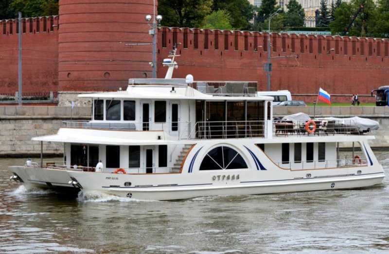 Яхта Отрада Москва