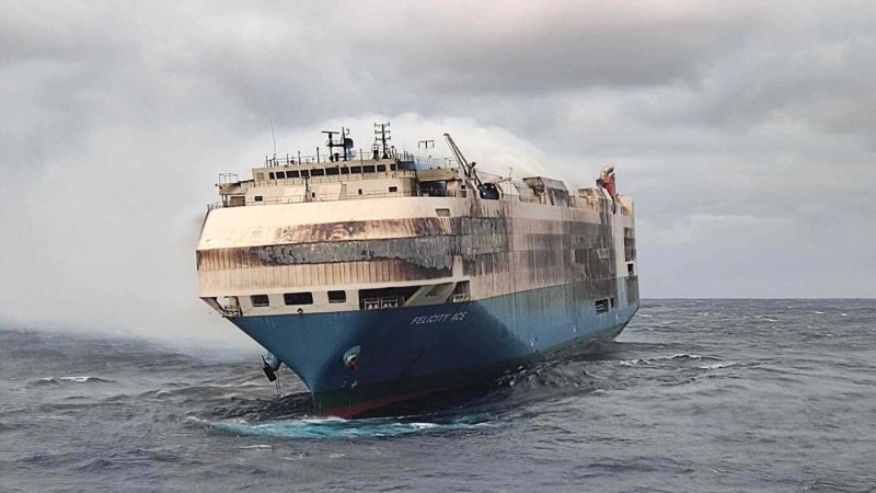 Пожар на судне с автомобилями Felicity Ace