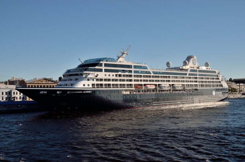Лайнер Azamara Journey в Ялте