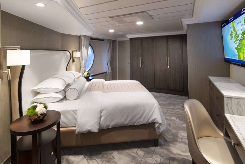 Azamara Pursuit лайнер
