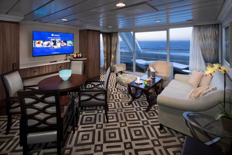 Azamara Pursuit лайнер