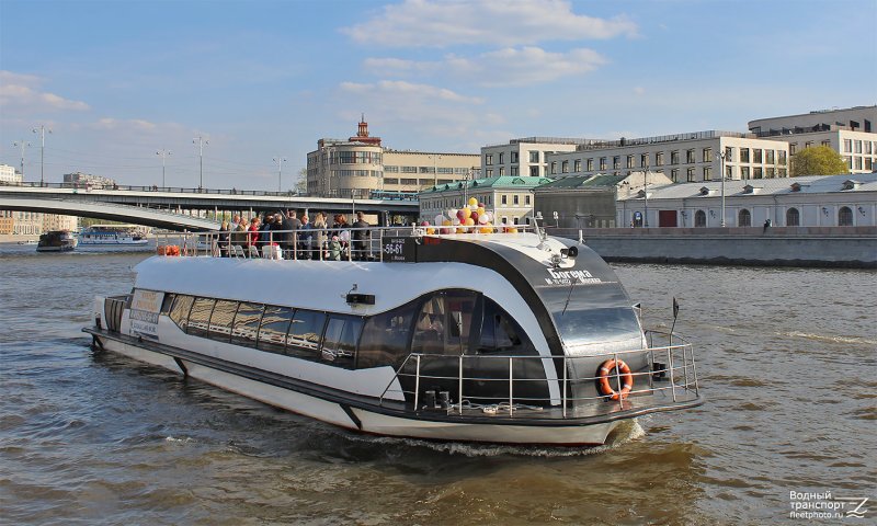 Теплоход Богема Москва река
