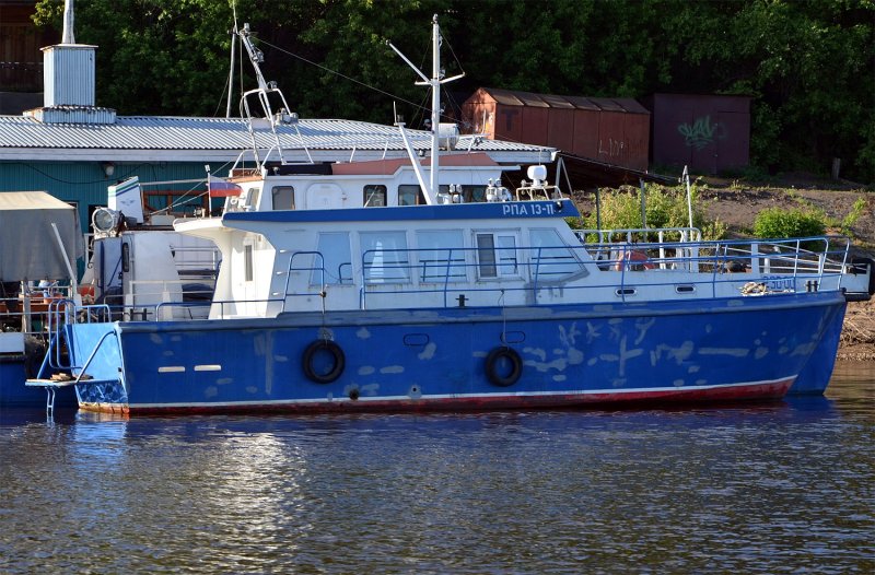 Катер Вишера км-1200