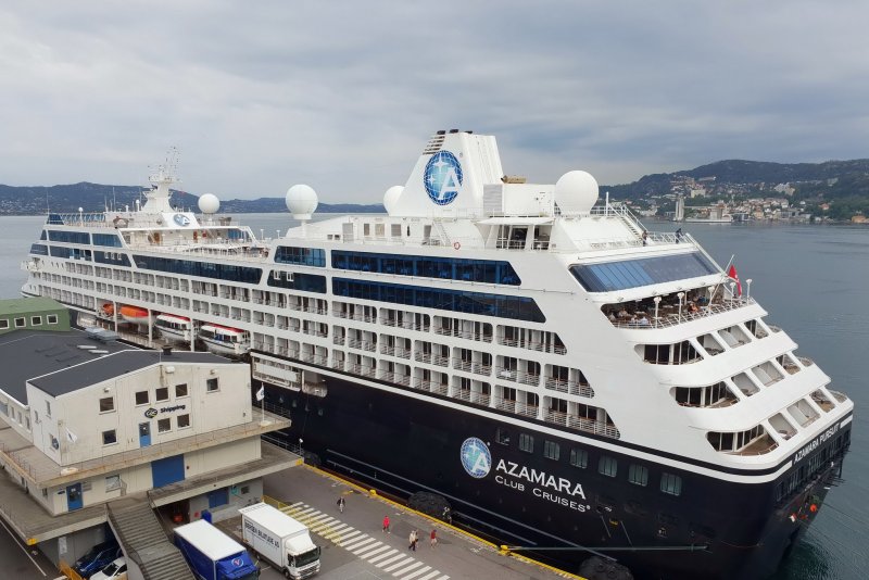 Круизный лайнер Azamara