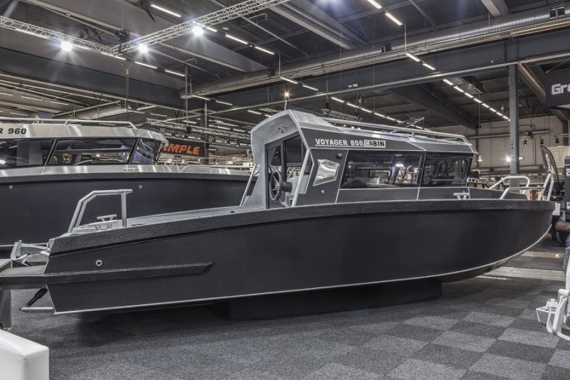 Катер Voyager 800 Cabin