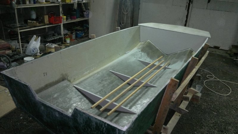Лодка из стеклоарматуры