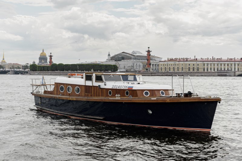 Cruise-19 катер