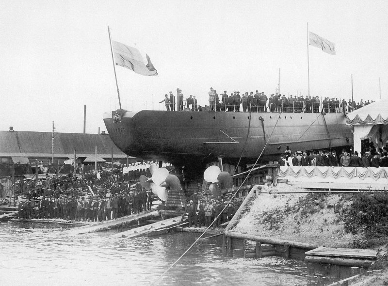 Спуск на воду эсминца Новик 1911