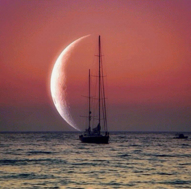 Луна и море