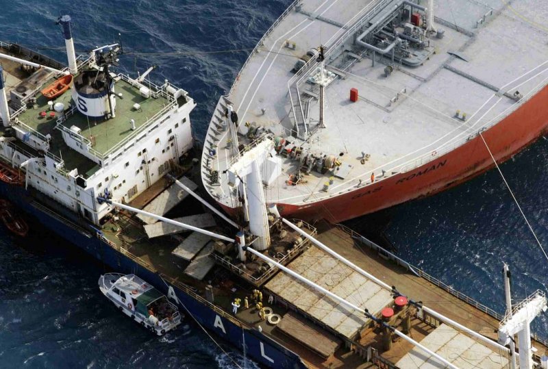 Столкновение судов в море