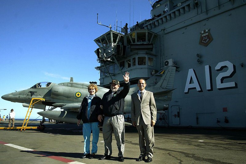 S-2t Tracker на бразильский авианосец São Paulo