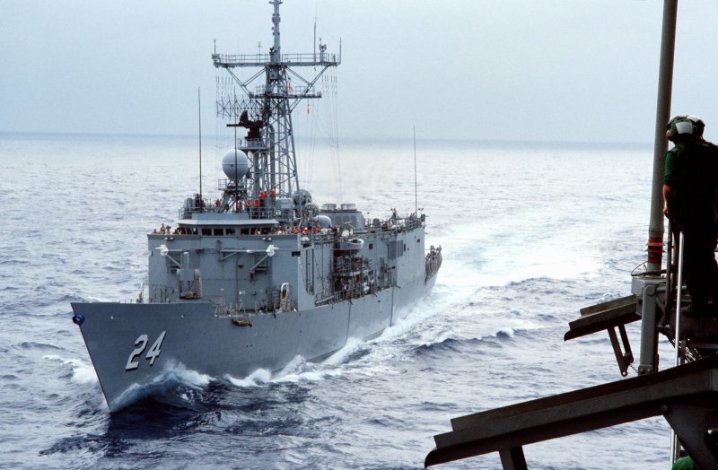 USS Cromelin (FFG-37).
