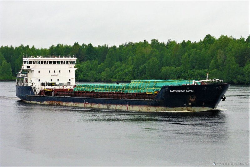 Буксир толкач река море