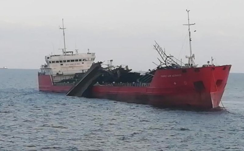 Взрыв на танкере генерал Ази Асланов в Азовском море