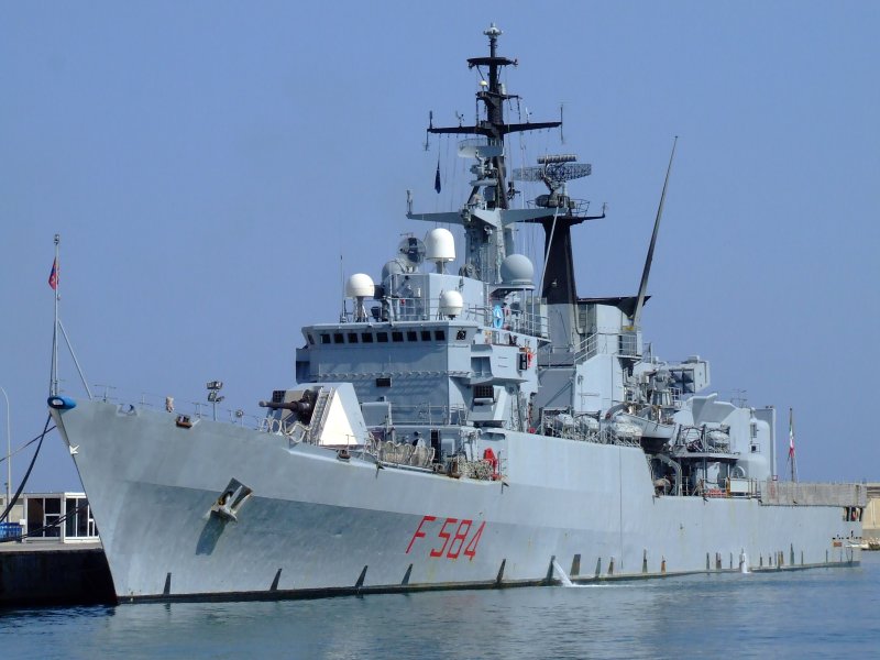 Фрегат f 582 Artigliere