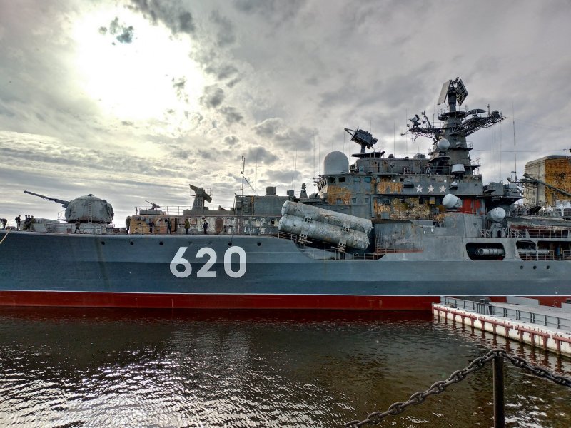 Эскадренный миноносец беспокойный