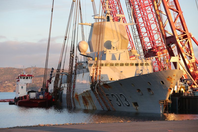 Фрегат ВМС Норвегии f 313 Helge Ingstad