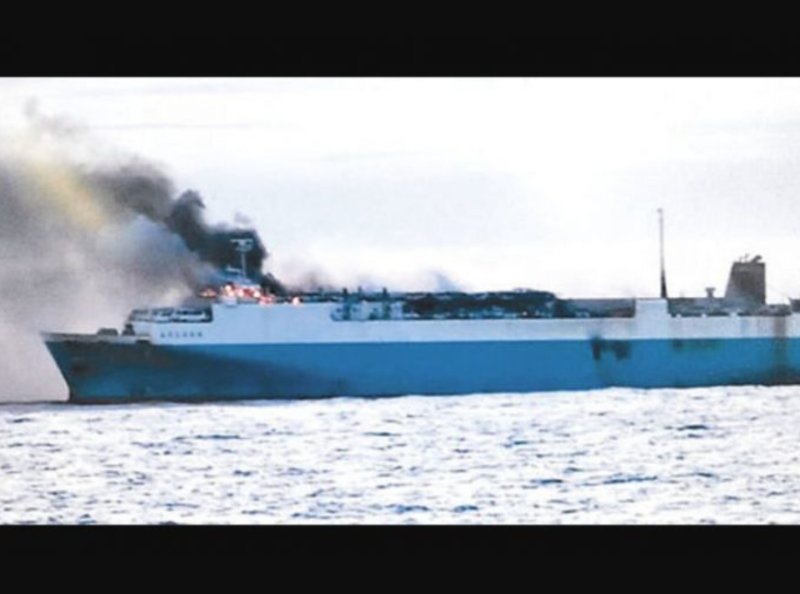 Пожар на судне Ангара в японском море