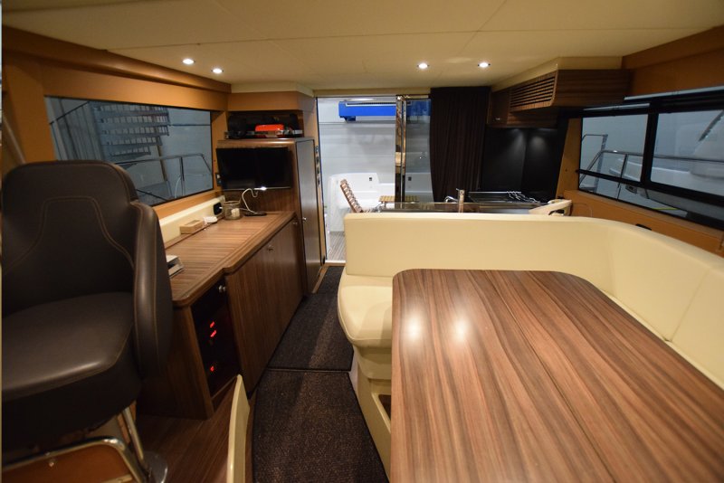 Солнечных батарей яхта Azimut Magellano 43 HT