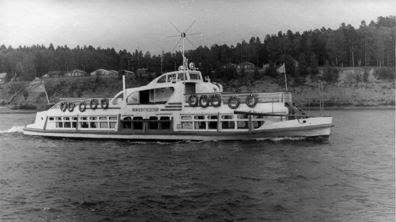Теплоход м221
