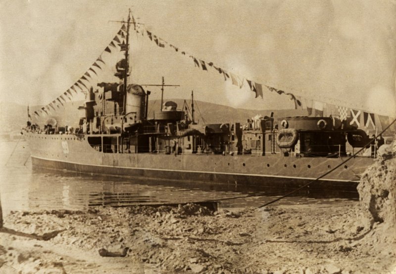 Эсминец Незаможник