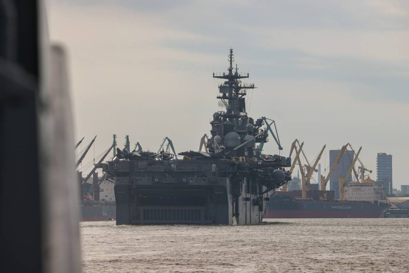 Десантный корабль USS Kearsarge