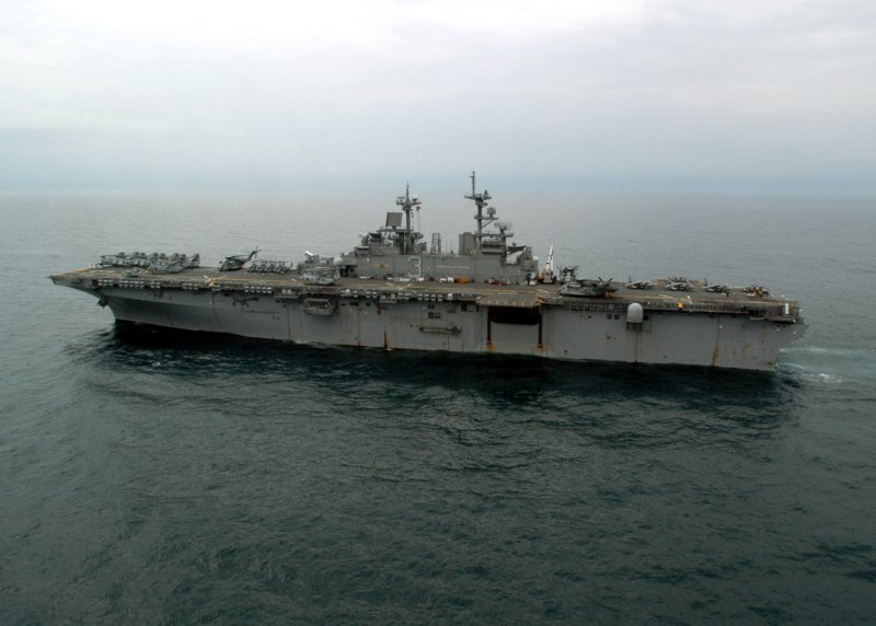 Корабль USS Kearsarge LHD-3