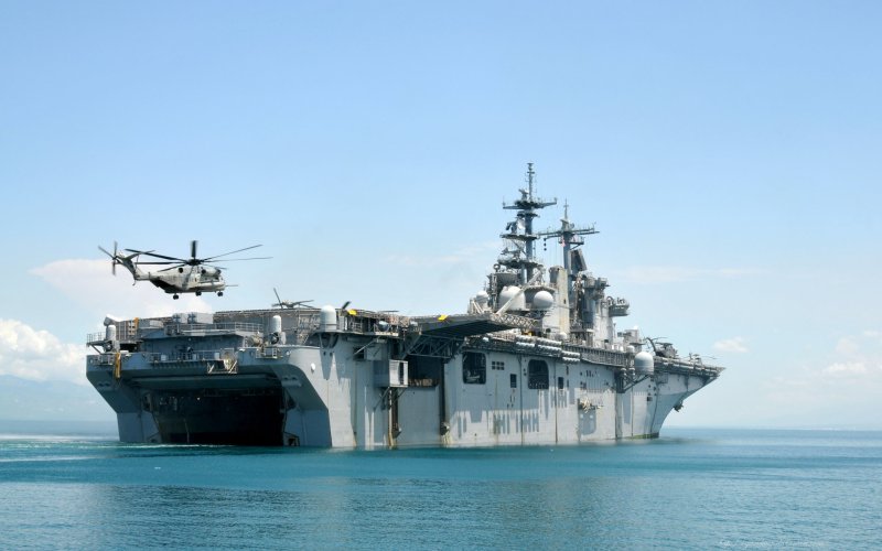 Десантный корабль-вертолетоносец USS Kearsarge ВМС США
