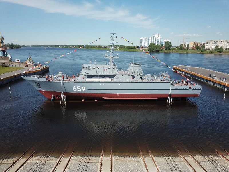 Морской тральщик Владимир Емельянов