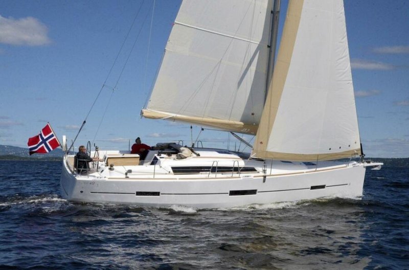 Яхта Dufour 390