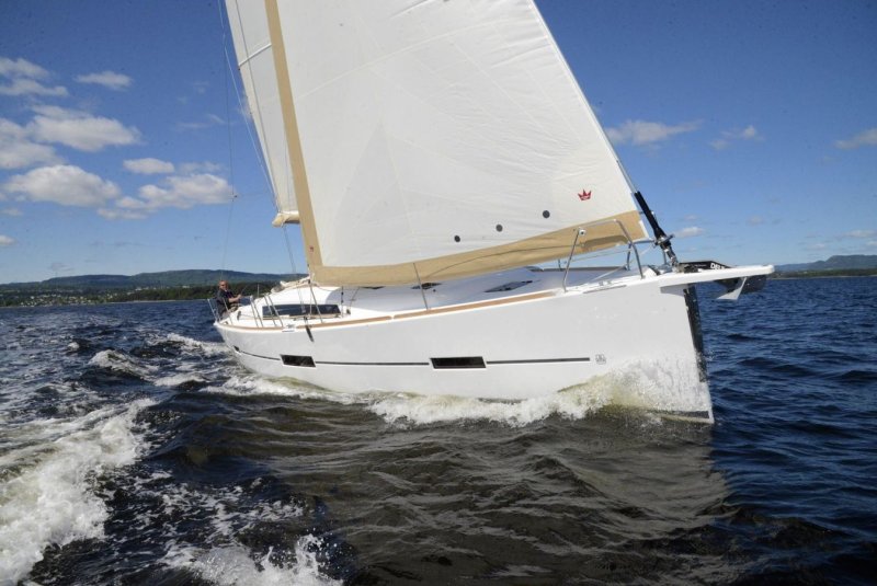 Dufour 470