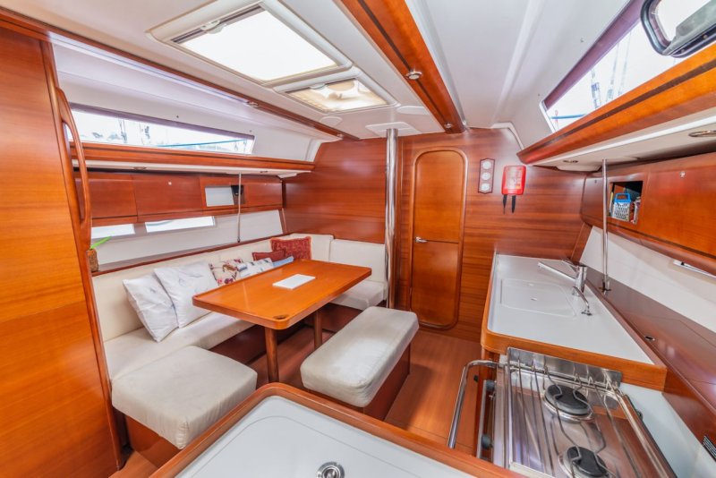 Dufour 470