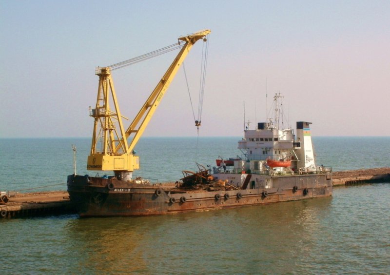 Крановое судно Темрюк