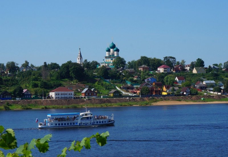 Теплоход Кустодиев Тутаев