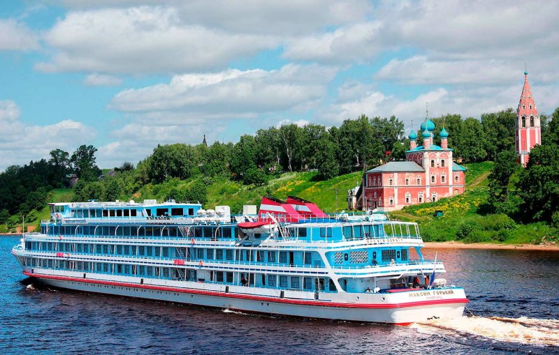 Речной теплоход Максим Горький