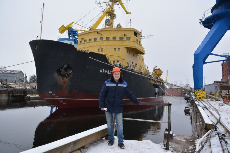Буран корабль морской