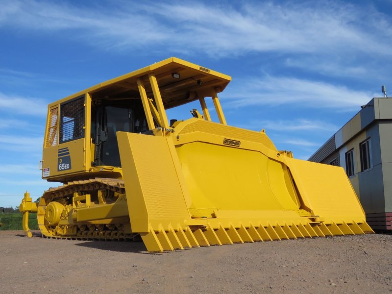 Бульдозер Komatsu d65ex-16