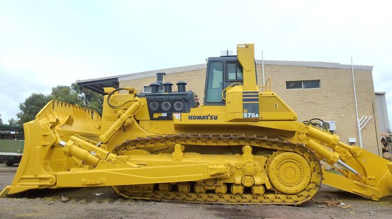 Бульдозер Komatsu 575