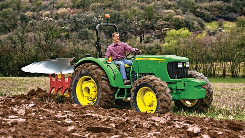 Трактор John Deere 3200x. 65 Л.С.