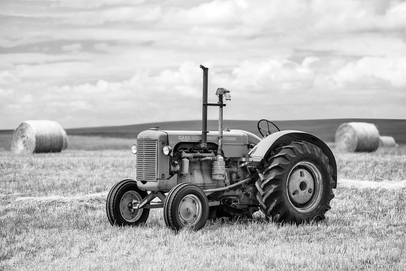Tractor monochrome