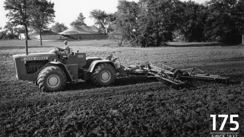 John Deere 8010