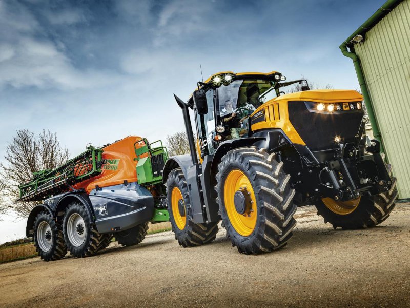 Трактор JCB 8000