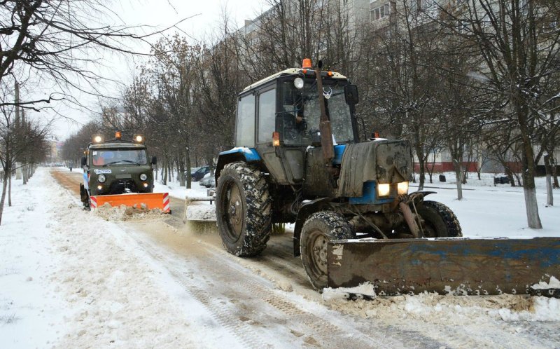 МТЗ-82 уборка снега щеткой