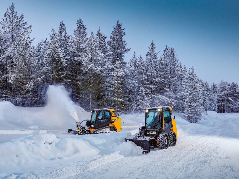 Трактор для уборки снега JCB 2сх