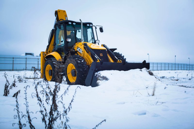 Уборка снега JCB 3cx