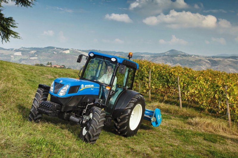 New Holland t4. 105