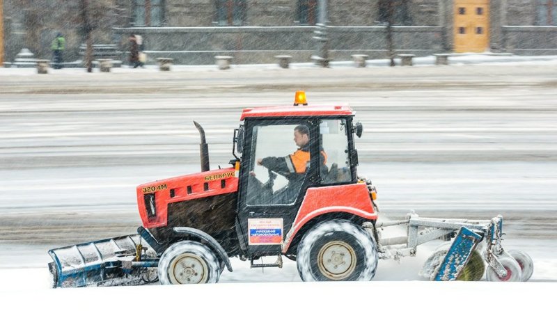 Трактор для уборки улиц