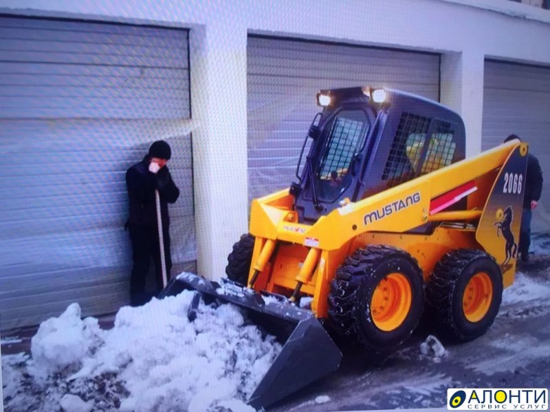 Уборка снега мини погрузчик Мустанг