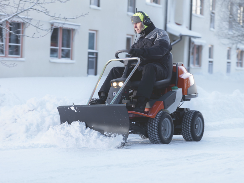 Райдер Husqvarna r 422ts AWD