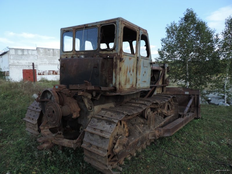 Заброшенные трактора т100